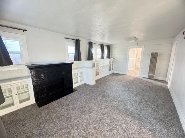 987 N Adoline Avenue, Fresno, CA 93728