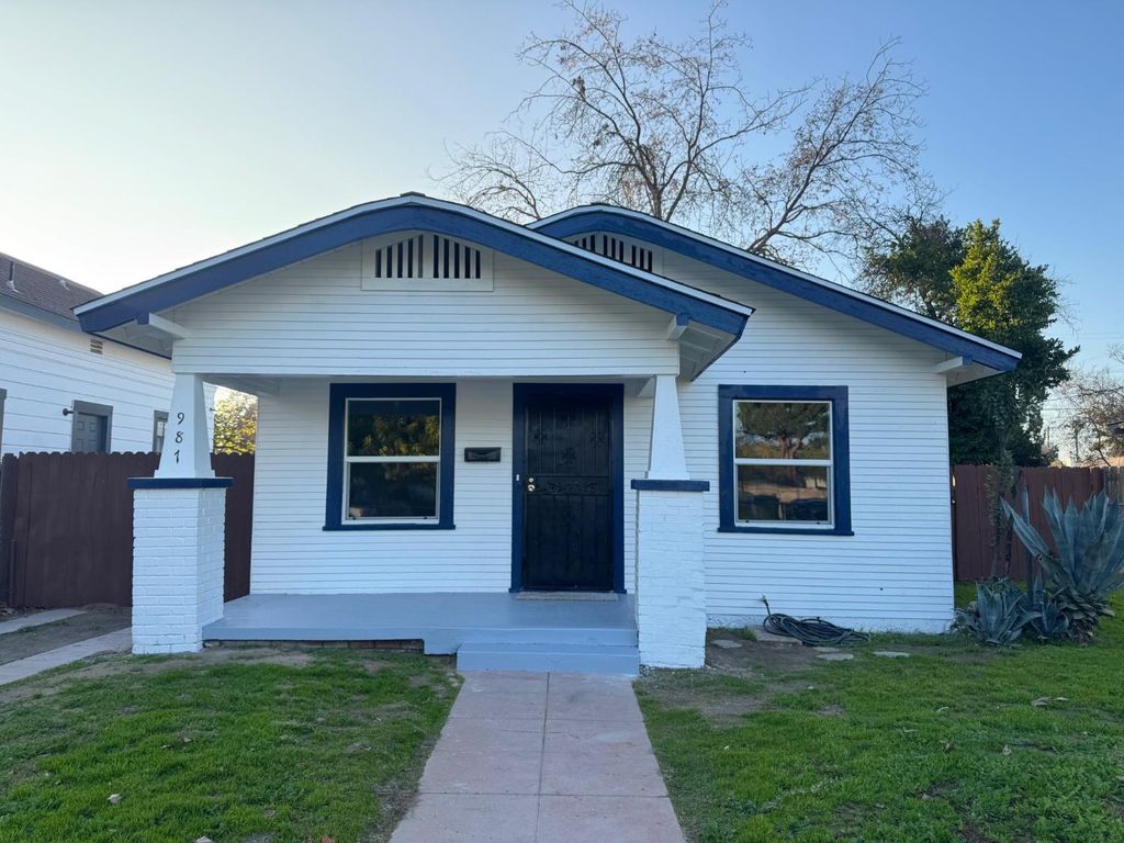 987 N Adoline Avenue, Fresno, CA 93728