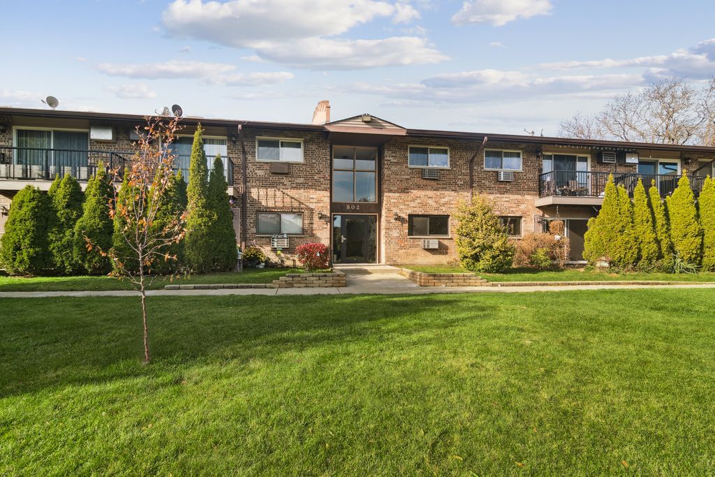 802 E Old Willow Road 113, Prospect Heights, IL 60070