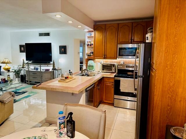 1150 NW 30th Court NW 203, Wilton Manors, FL 33311