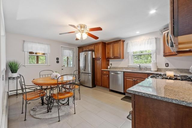 27 Sunset Rd, Dracut, MA 01826