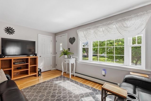 27 Sunset Rd, Dracut, MA 01826