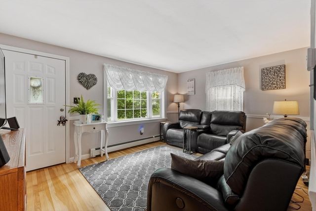 27 Sunset Rd, Dracut, MA 01826