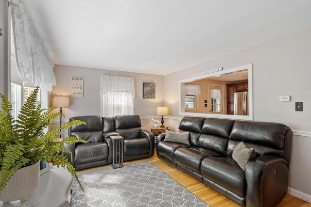 27 Sunset Rd, Dracut, MA 01826