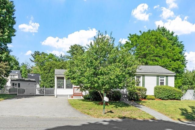 27 Sunset Rd, Dracut, MA 01826
