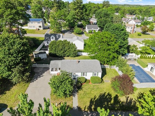 27 Sunset Rd, Dracut, MA 01826