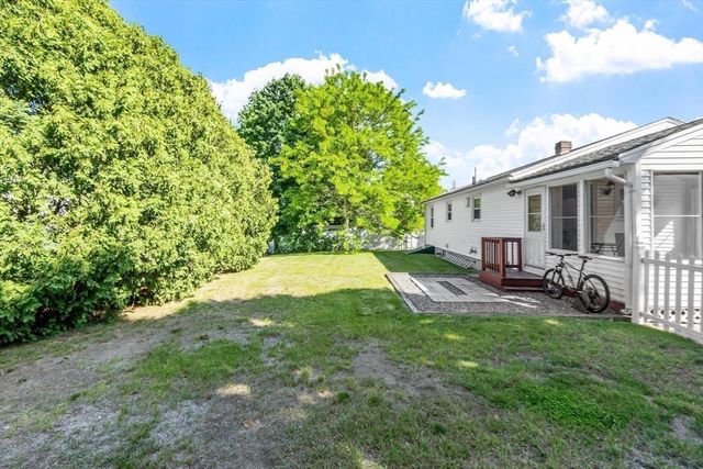 27 Sunset Rd, Dracut, MA 01826