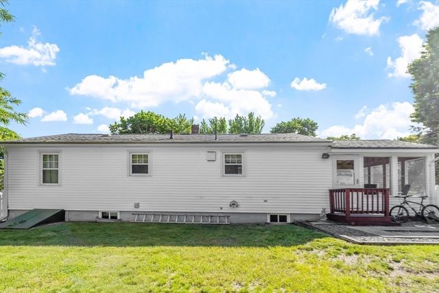 27 Sunset Rd, Dracut, MA 01826
