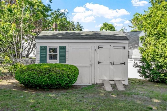 27 Sunset Rd, Dracut, MA 01826