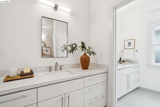 368 Hudson, Oakland, CA 94618