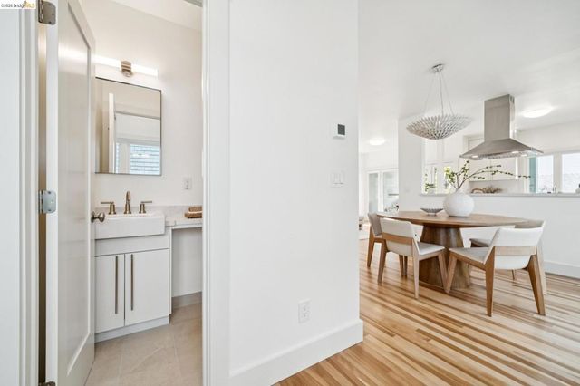 368 Hudson, Oakland, CA 94618
