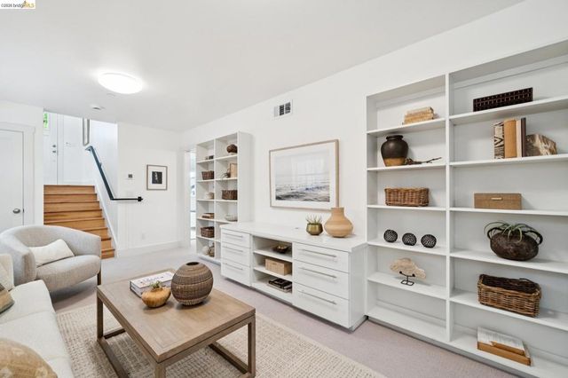 368 Hudson, Oakland, CA 94618