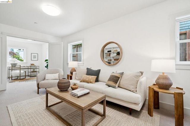 368 Hudson, Oakland, CA 94618