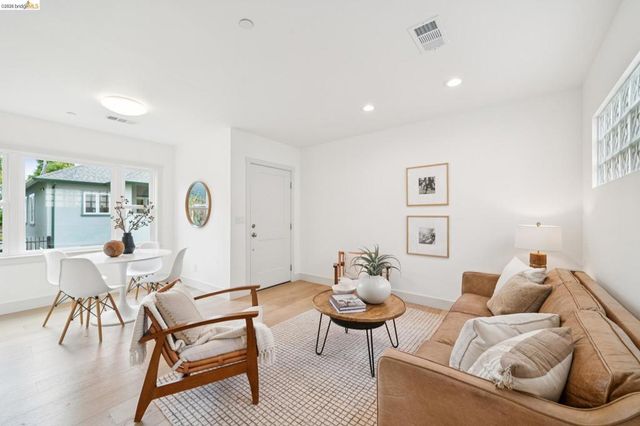 368 Hudson, Oakland, CA 94618