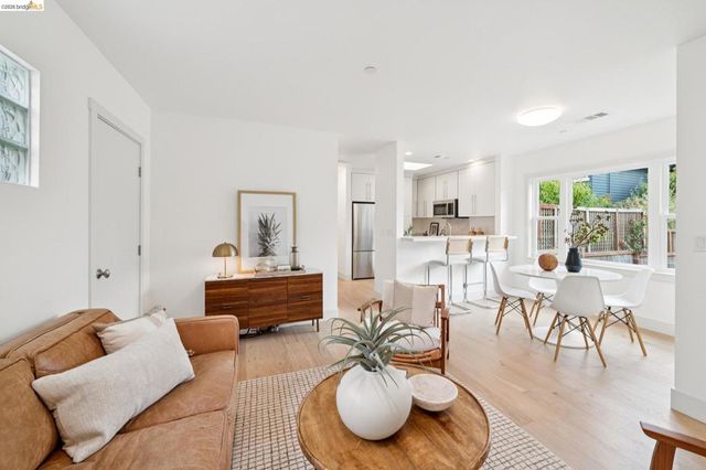 368 Hudson, Oakland, CA 94618