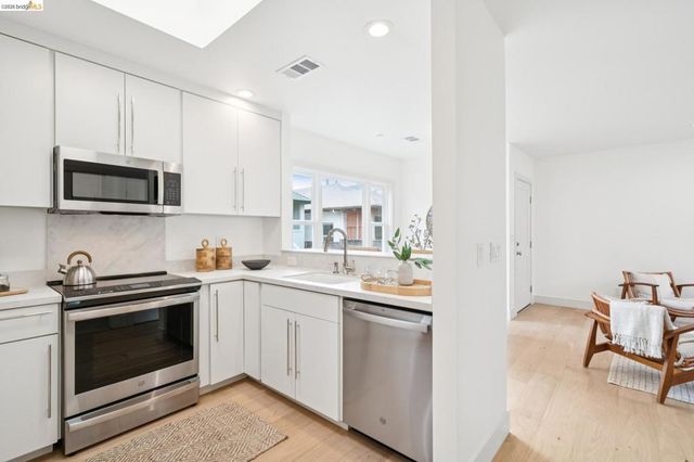 368 Hudson, Oakland, CA 94618