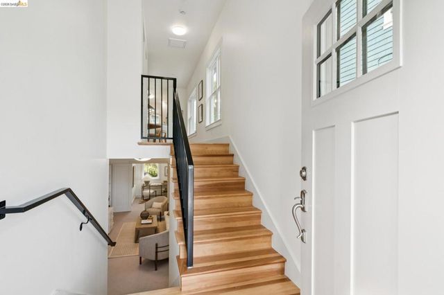 368 Hudson, Oakland, CA 94618