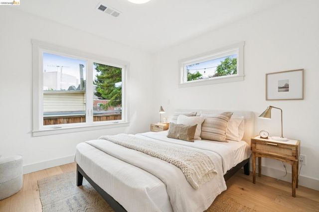 368 Hudson, Oakland, CA 94618