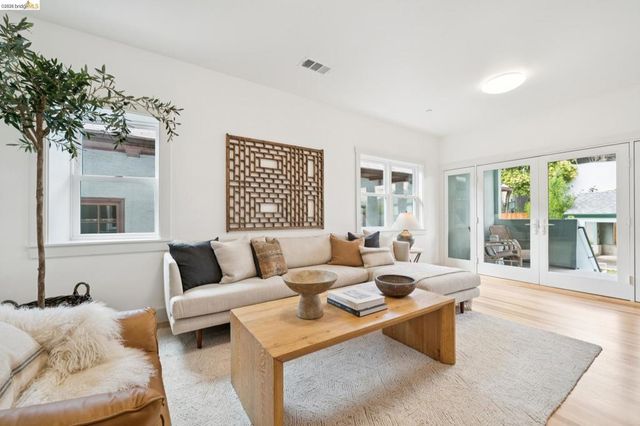 368 Hudson, Oakland, CA 94618