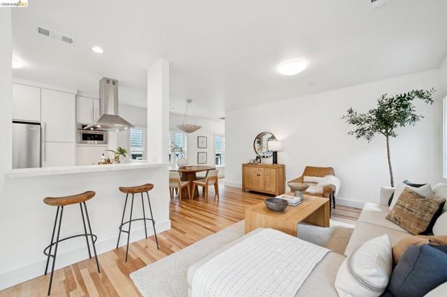 368 Hudson, Oakland, CA 94618