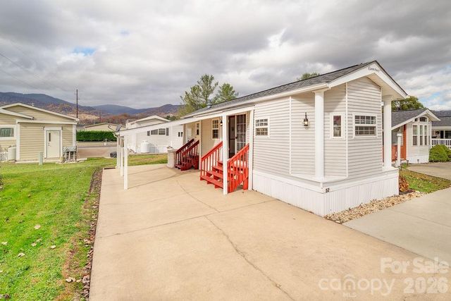 52 Strollers Lane, Waynesville, NC 28785