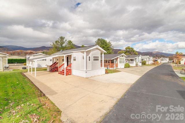 52 Strollers Lane, Waynesville, NC 28785