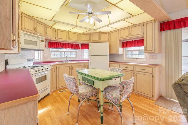 52 Strollers Lane, Waynesville, NC 28785