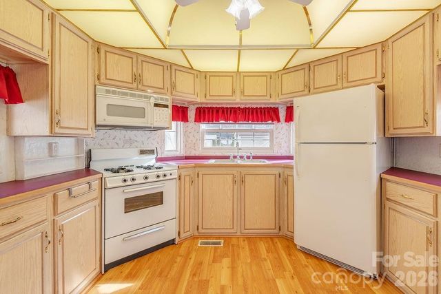 52 Strollers Lane, Waynesville, NC 28785