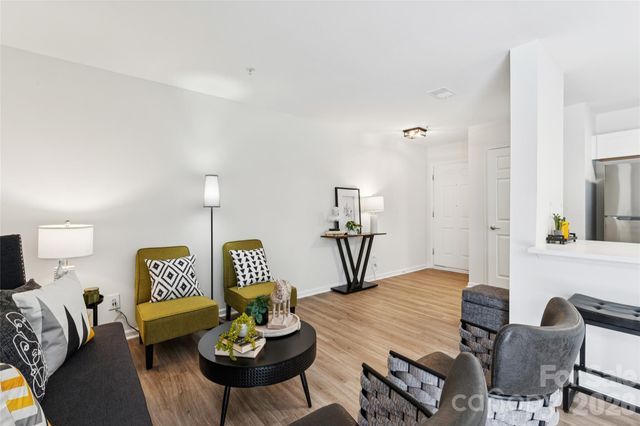 1620 Arlyn Circle B, Charlotte, NC 28213