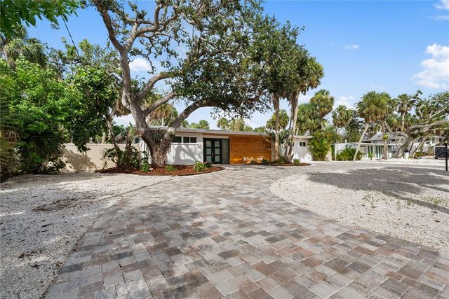 4879 COMMONWEALTH DRIVE, Sarasota, FL 34242