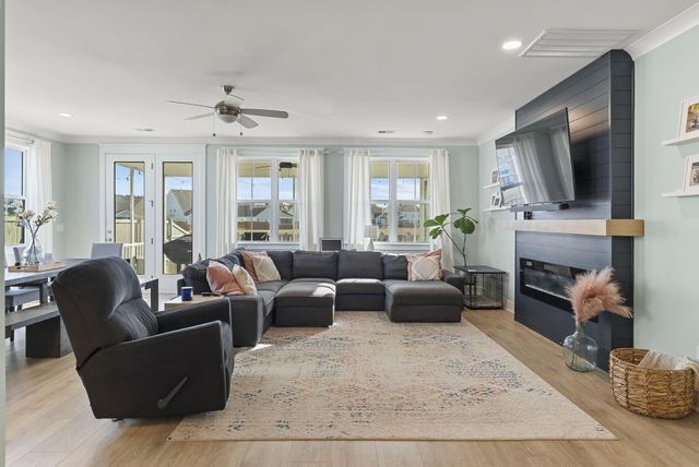 686 Yellow Leaf Lane, Summerville, SC 29486