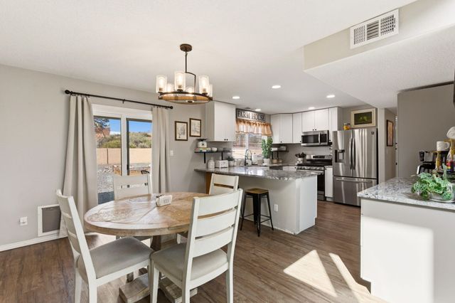 2154 Flagstone Road NE, Rio Rancho, NM 87124