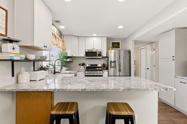 2154 Flagstone Road NE, Rio Rancho, NM 87124