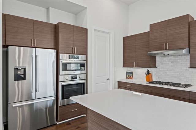 381 E Greenbriar Lane 501, Dallas, TX 75203