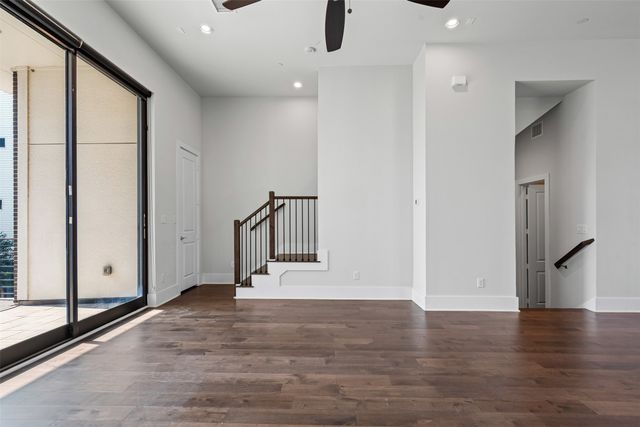 381 E Greenbriar Lane 501, Dallas, TX 75203