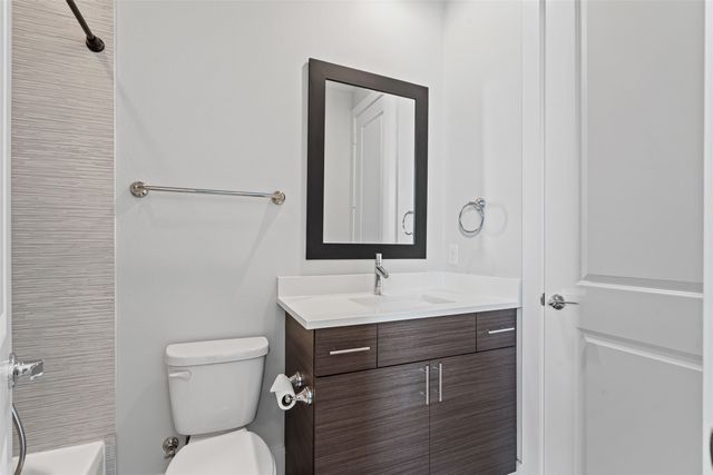 381 E Greenbriar Lane 501, Dallas, TX 75203