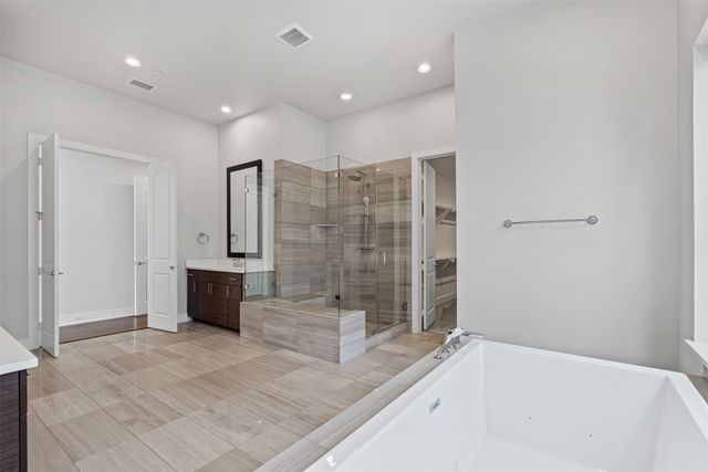 381 E Greenbriar Lane 501, Dallas, TX 75203