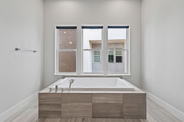 381 E Greenbriar Lane 501, Dallas, TX 75203