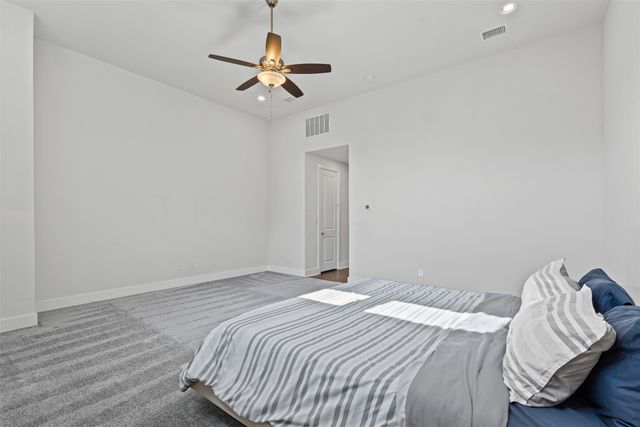 381 E Greenbriar Lane 501, Dallas, TX 75203