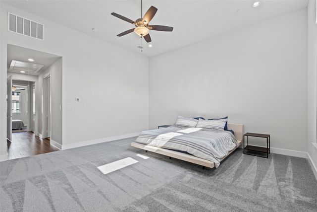 381 E Greenbriar Lane 501, Dallas, TX 75203