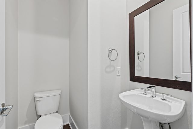 381 E Greenbriar Lane 501, Dallas, TX 75203