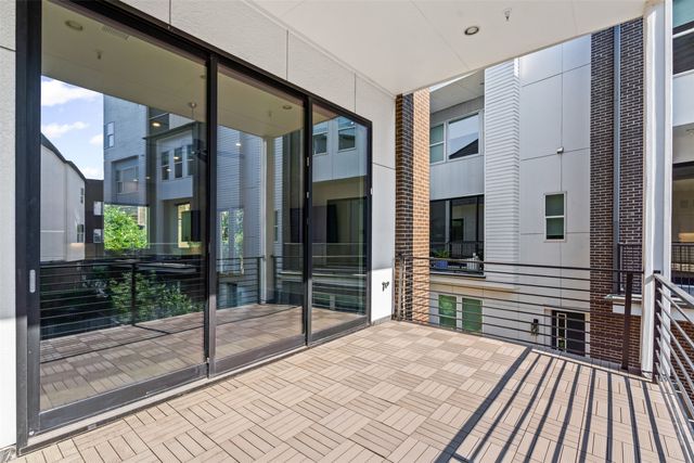 381 E Greenbriar Lane 501, Dallas, TX 75203