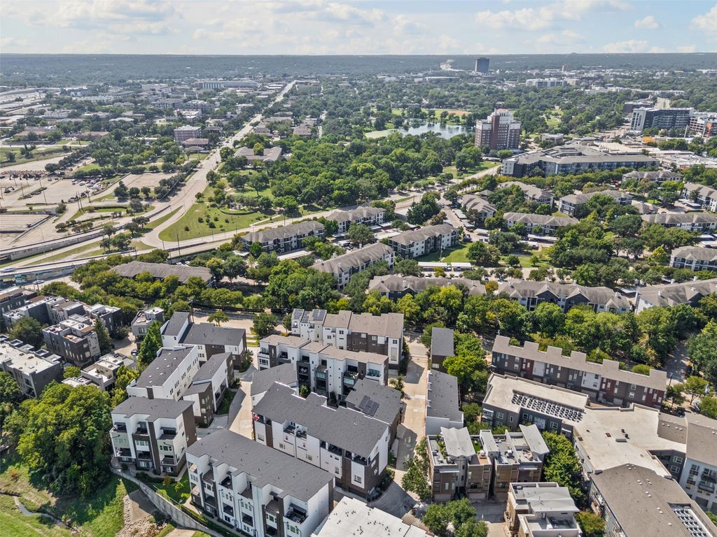 381 E Greenbriar Lane 501, Dallas, TX 75203