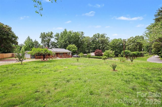 9902 Forest Drive, Charlotte, NC 28216