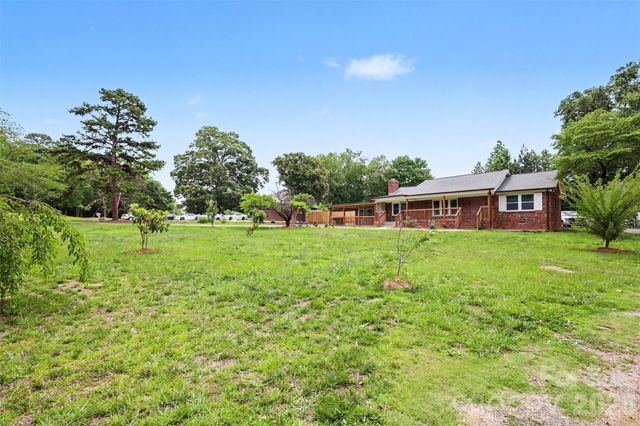 9902 Forest Drive, Charlotte, NC 28216