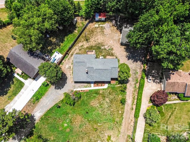9902 Forest Drive, Charlotte, NC 28216
