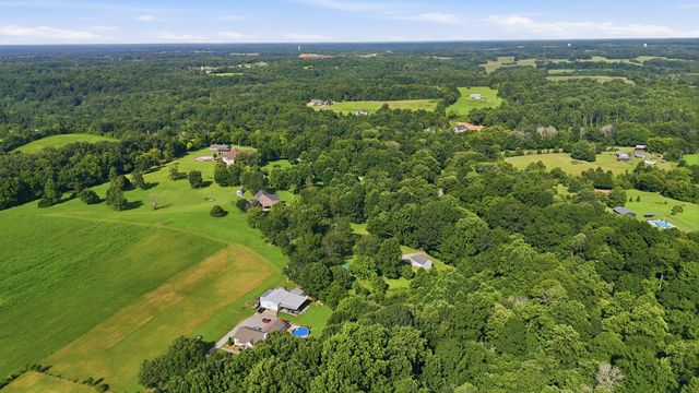 2073 McMahan Hollow Rd, Pleasant View, TN 37146