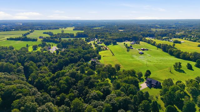 2073 McMahan Hollow Rd, Pleasant View, TN 37146