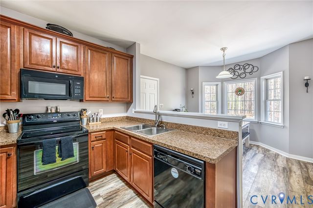 3800 Willow Creek Dr, Disputanta, VA 23842