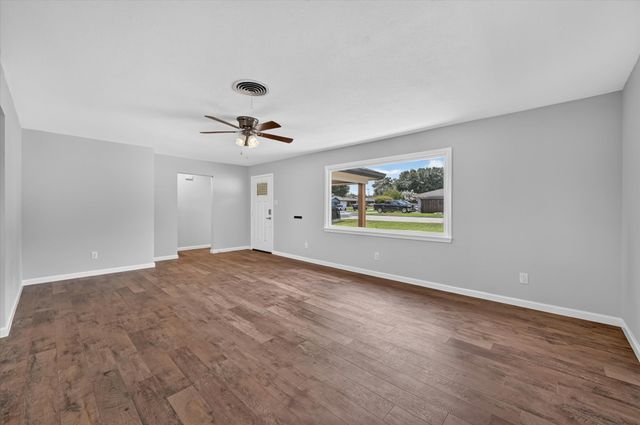 154 Hallmark Drive W, Fort Worth, TX 76134